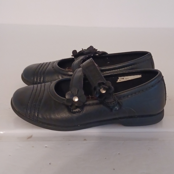 Girls NWOT Black Mary Jane Shoes with Flower Detail Strap Hook and Loop Size 13 - Picture 1 of 7
